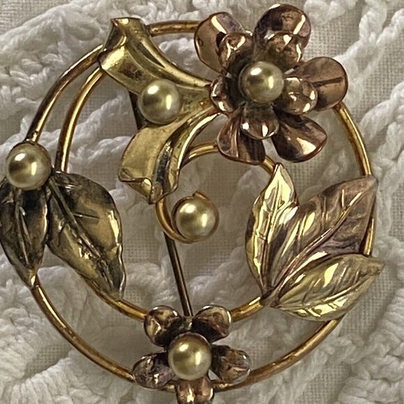 Vintage Signed Barclay Circle Wreath Brooch Pin Faux Seed‎ Pearl Gold Tone 1.5" - Picture 12 of 16